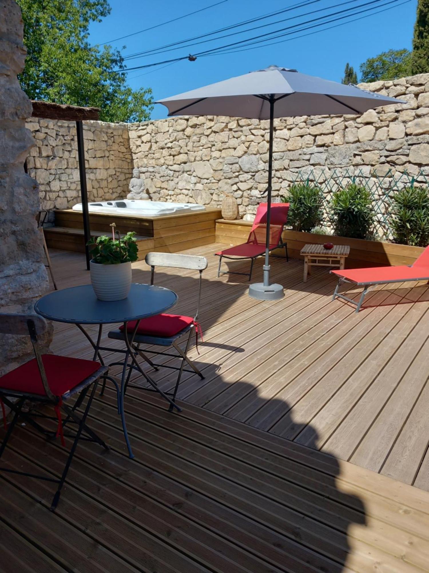 Chez Daniele Chambre Avec Jacuzzi Et Terrasse Privee Murs  Luaran gambar