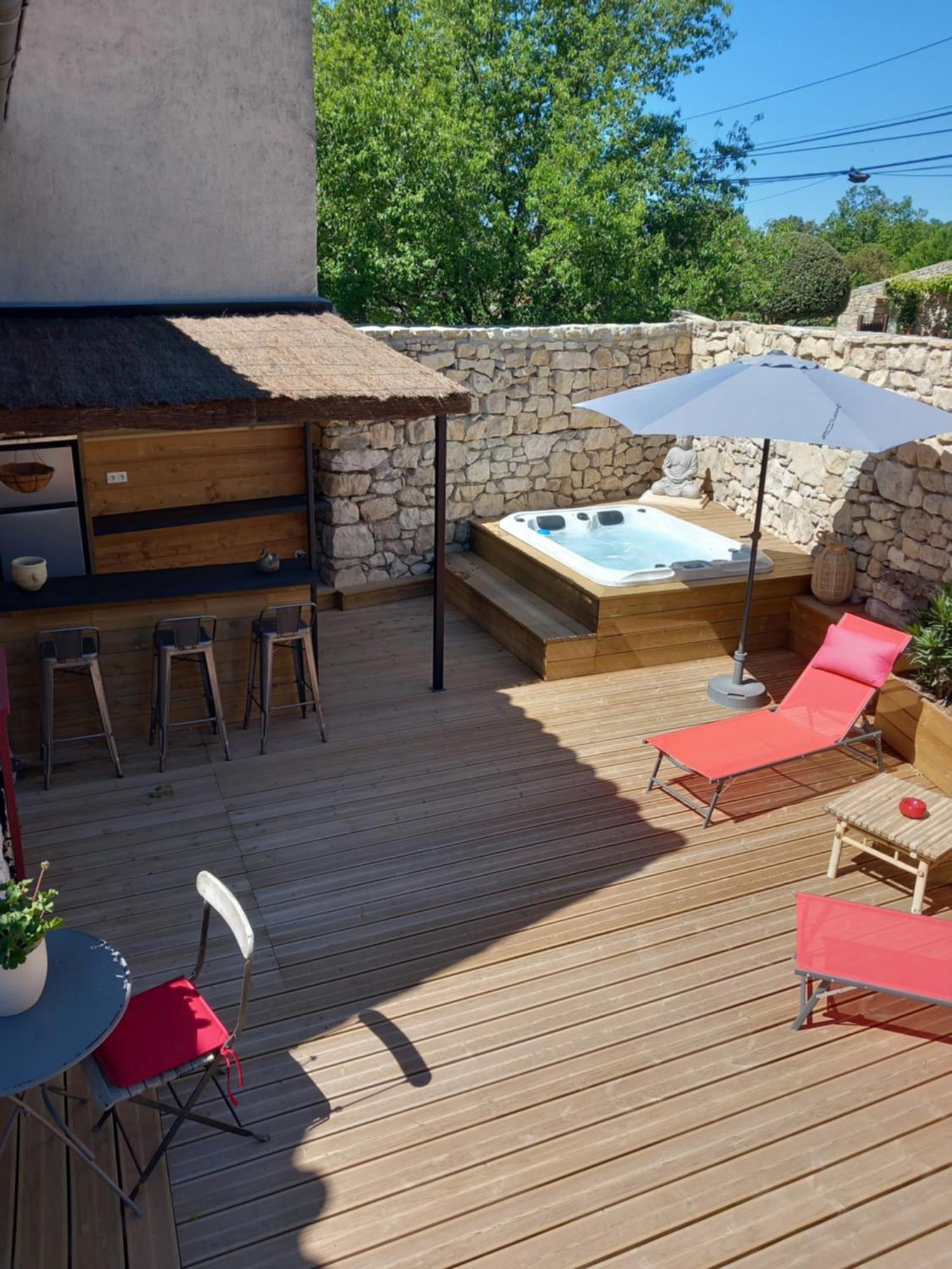 Chez Daniele Chambre Avec Jacuzzi Et Terrasse Privee Murs  Luaran gambar